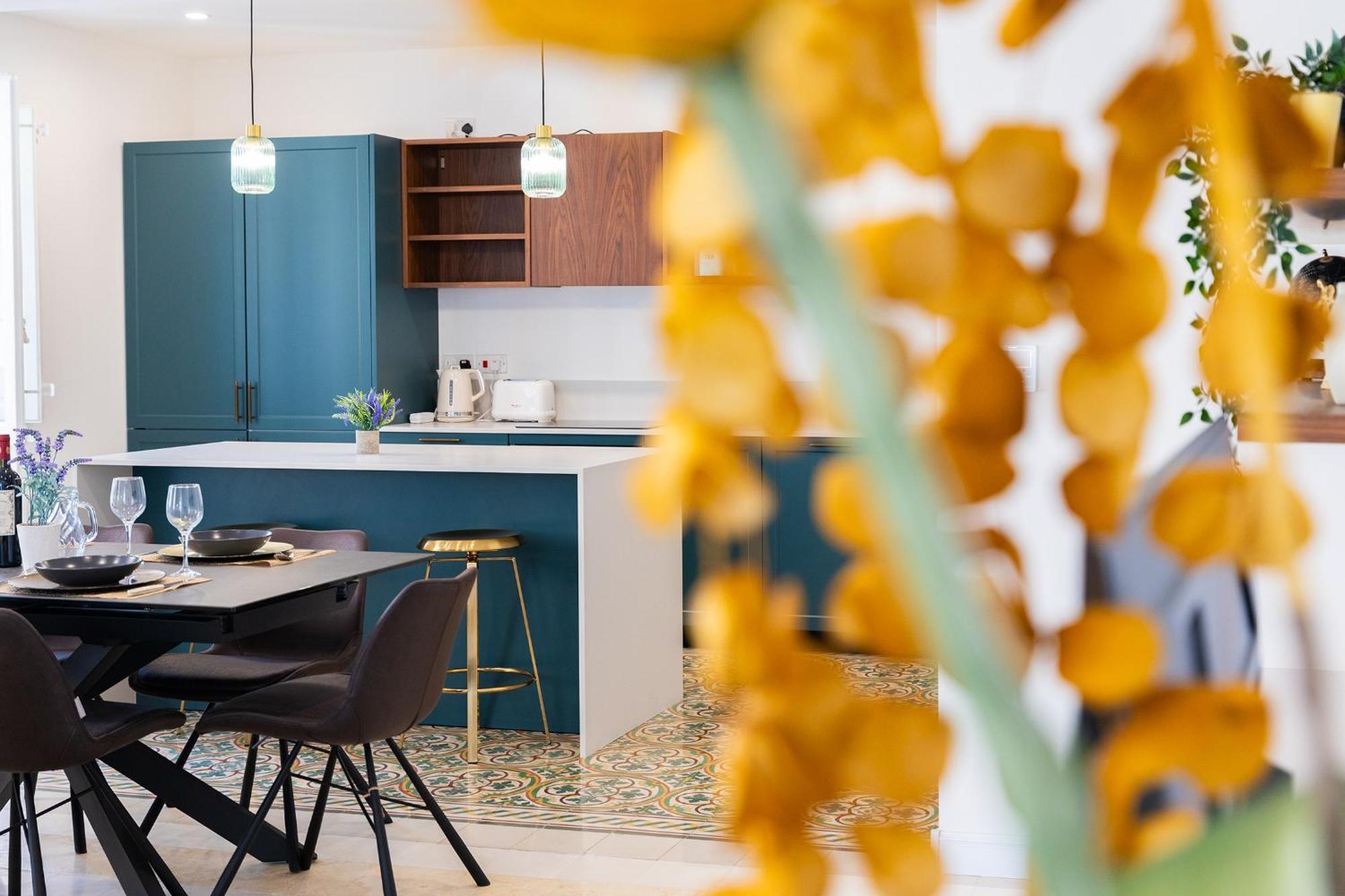 Florette Suite Designer Finish With Stunning Lounge Terrace By Arcobnb إيل فورجانا المظهر الخارجي الصورة